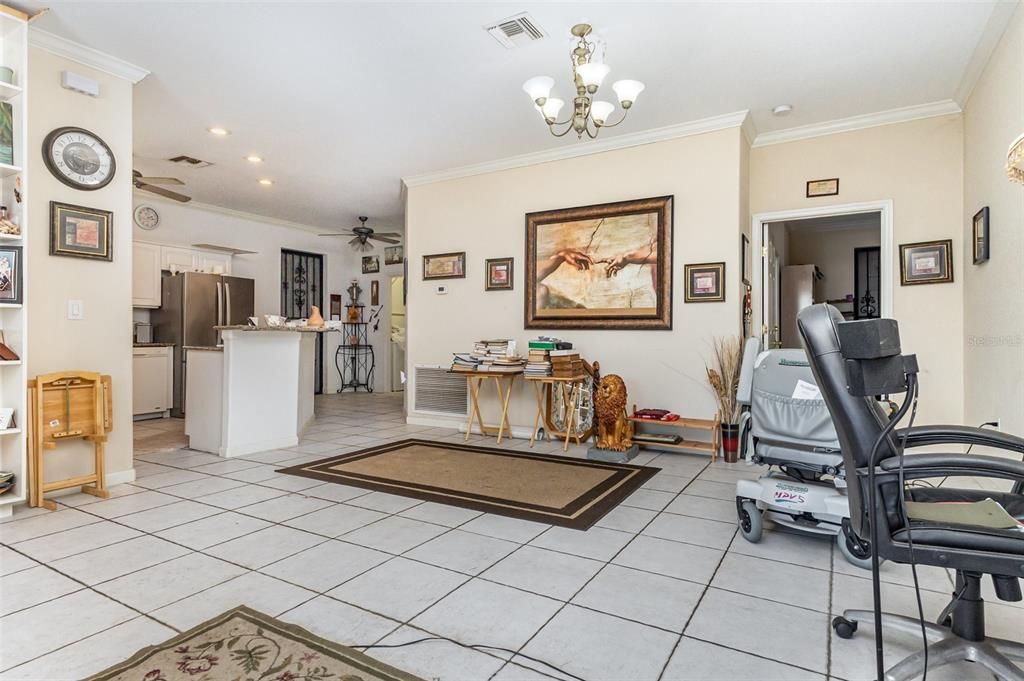 待售: $307,000 (3 贝兹, 2 浴室, 2004 平方英尺)