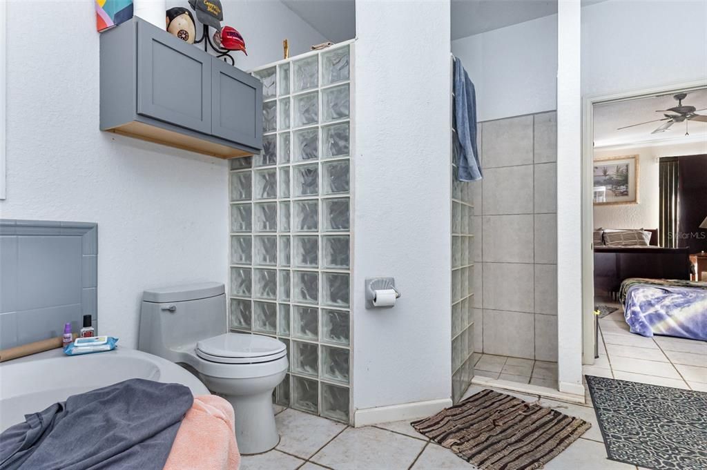 待售: $307,000 (3 贝兹, 2 浴室, 2004 平方英尺)