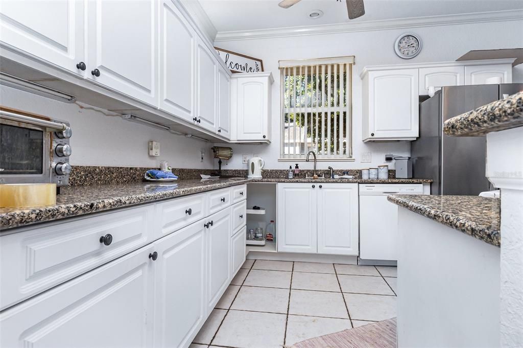 待售: $307,000 (3 贝兹, 2 浴室, 2004 平方英尺)