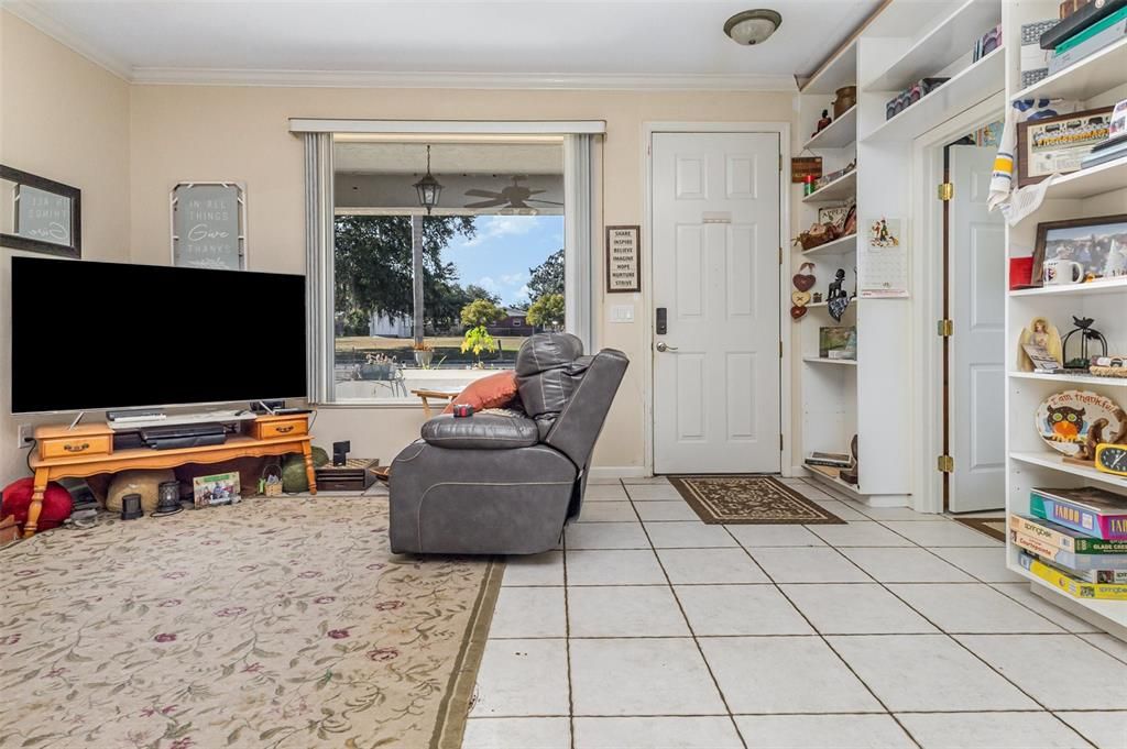 待售: $307,000 (3 贝兹, 2 浴室, 2004 平方英尺)