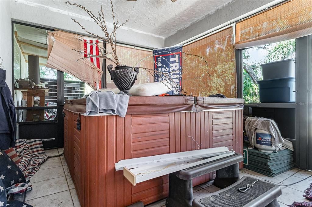 待售: $307,000 (3 贝兹, 2 浴室, 2004 平方英尺)