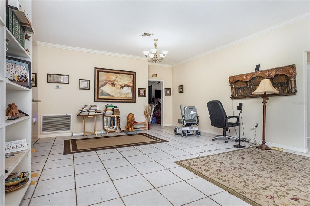 待售: $307,000 (3 贝兹, 2 浴室, 2004 平方英尺)