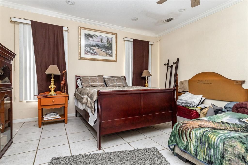 待售: $307,000 (3 贝兹, 2 浴室, 2004 平方英尺)