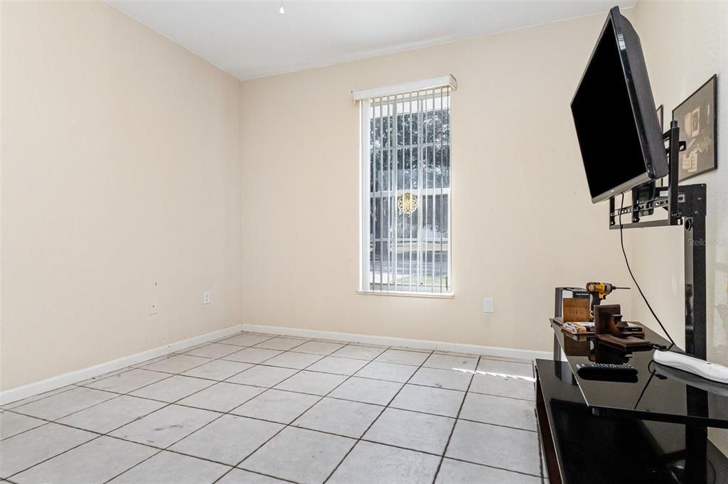 待售: $307,000 (3 贝兹, 2 浴室, 2004 平方英尺)