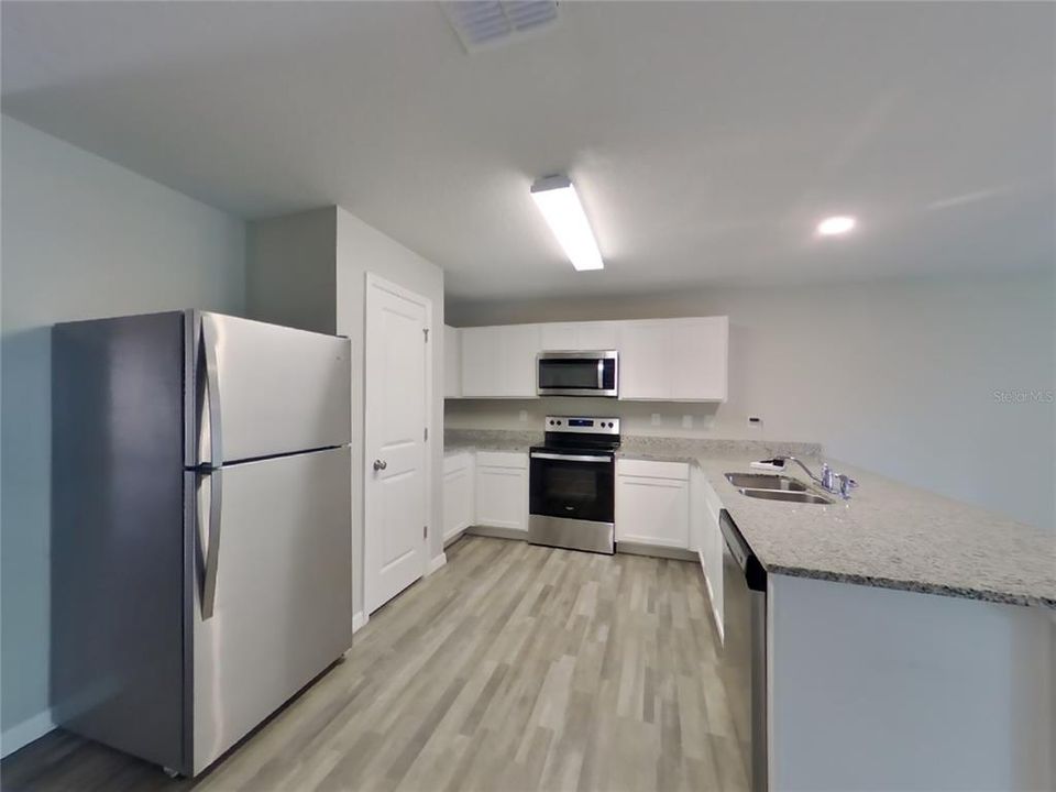 В аренду: $2,039 (4 спален, 2 ванн, 1400 Квадратных фут)