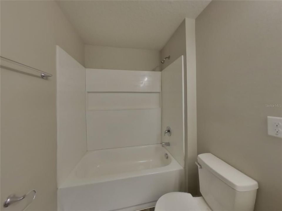 В аренду: $2,039 (4 спален, 2 ванн, 1400 Квадратных фут)