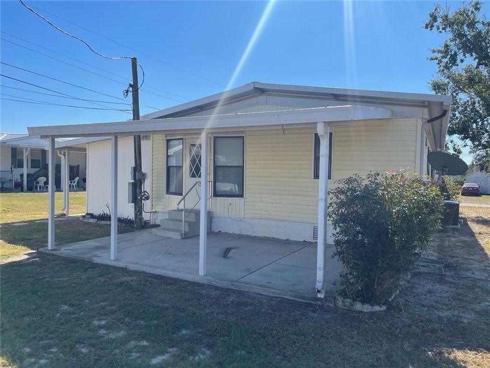 For Sale: $159,900 (2 beds, 2 baths, 1104 Square Feet)
