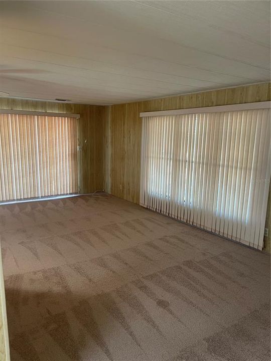 For Sale: $159,900 (2 beds, 2 baths, 1104 Square Feet)