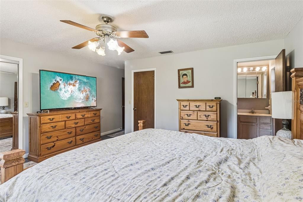 待售: $575,000 (4 贝兹, 3 浴室, 2193 平方英尺)