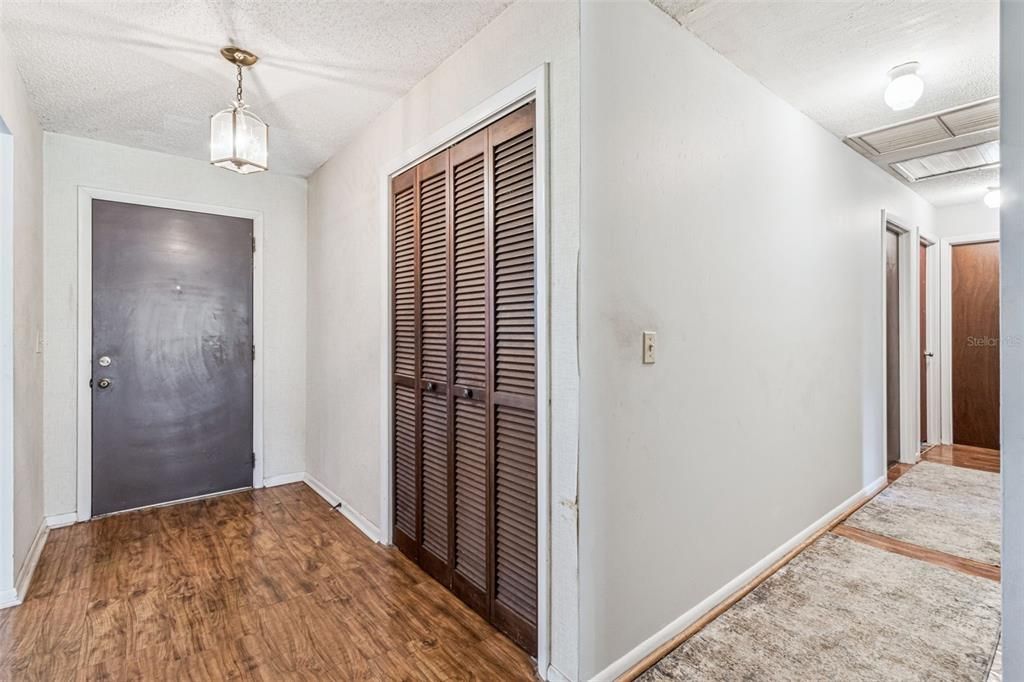 待售: $575,000 (4 贝兹, 3 浴室, 2193 平方英尺)