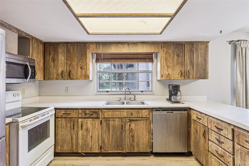 待售: $575,000 (4 贝兹, 3 浴室, 2193 平方英尺)