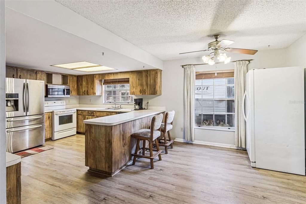 待售: $575,000 (4 贝兹, 3 浴室, 2193 平方英尺)