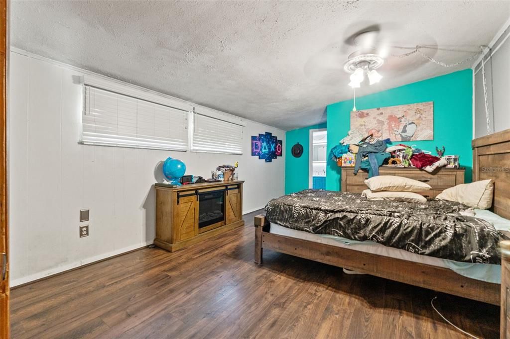 待售: $350,000 (3 贝兹, 2 浴室, 1498 平方英尺)