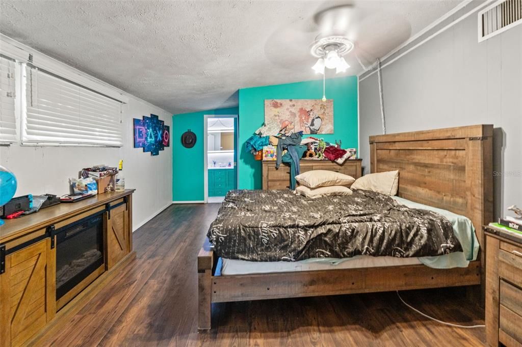 待售: $350,000 (3 贝兹, 2 浴室, 1498 平方英尺)