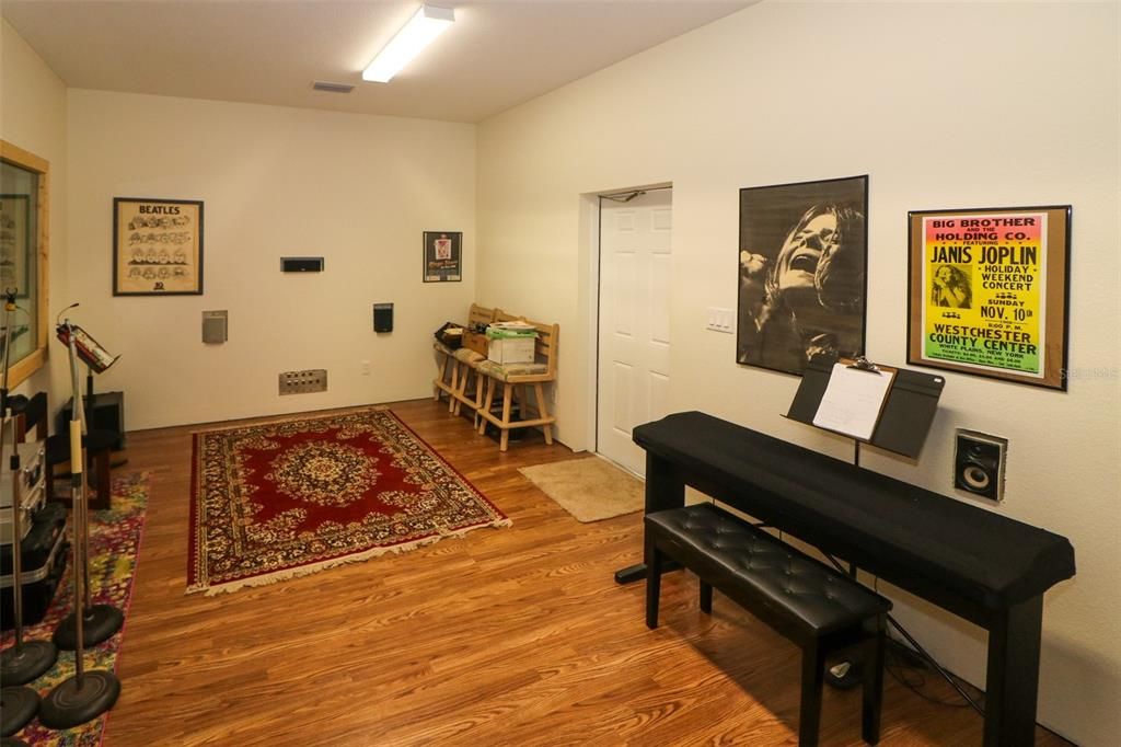 For Sale: $639,900 (3 beds, 2 baths, 1536 Square Feet)