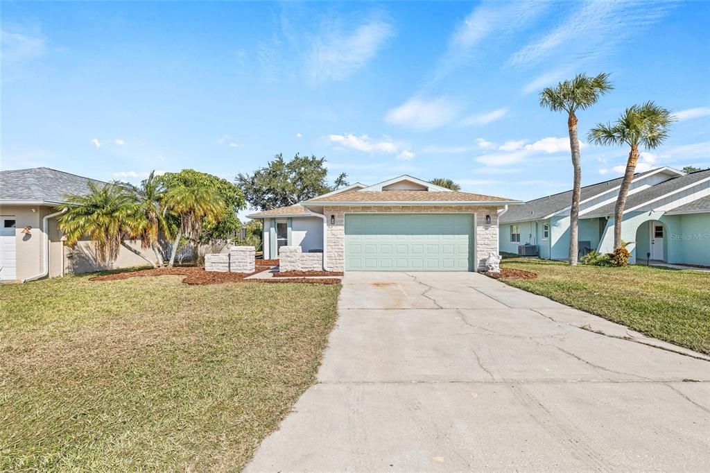 For Sale: $329,900 (3 beds, 2 baths, 1604 Square Feet)