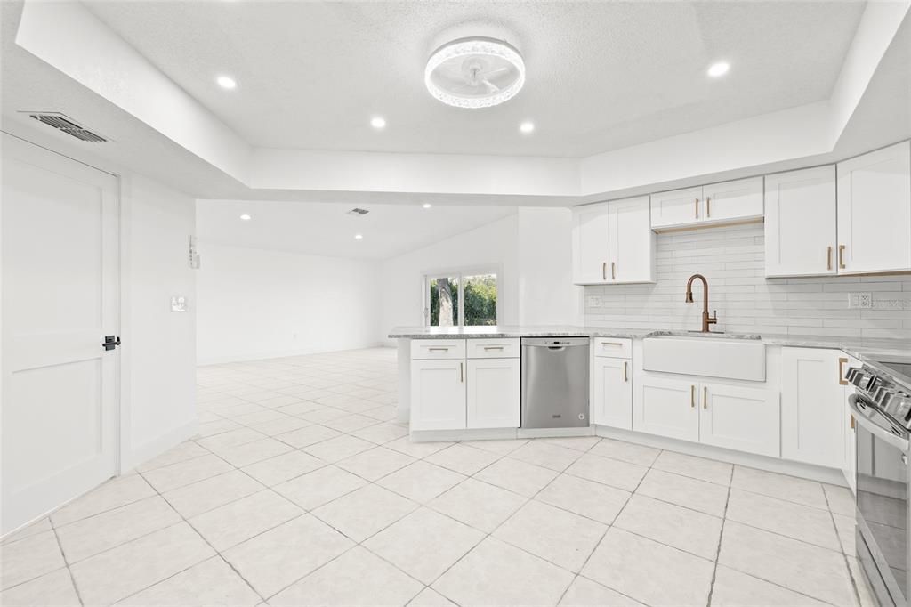 For Sale: $329,900 (3 beds, 2 baths, 1604 Square Feet)