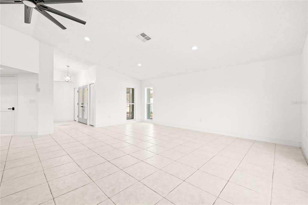 For Sale: $329,900 (3 beds, 2 baths, 1604 Square Feet)