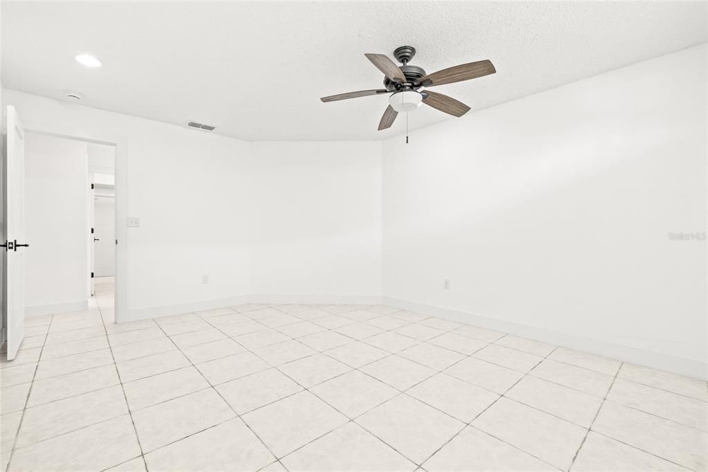 For Sale: $329,900 (3 beds, 2 baths, 1604 Square Feet)