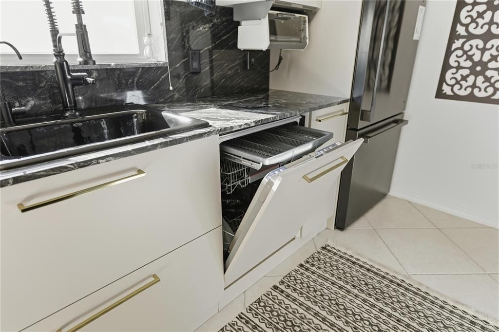 En Venta: $359,000 (2 camas, 2 baños, 1094 Pies cuadrados)