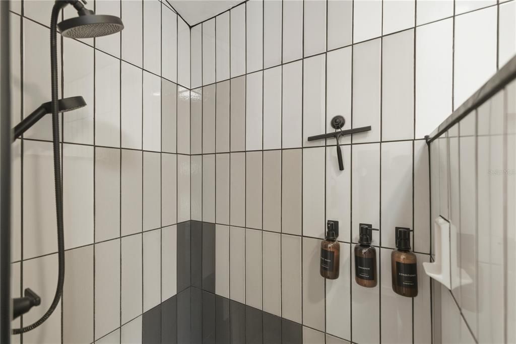 En Venta: $359,000 (2 camas, 2 baños, 1094 Pies cuadrados)