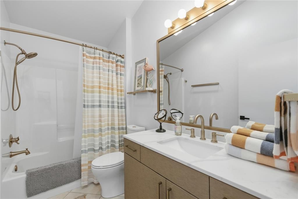 En Venta: $359,000 (2 camas, 2 baños, 1094 Pies cuadrados)