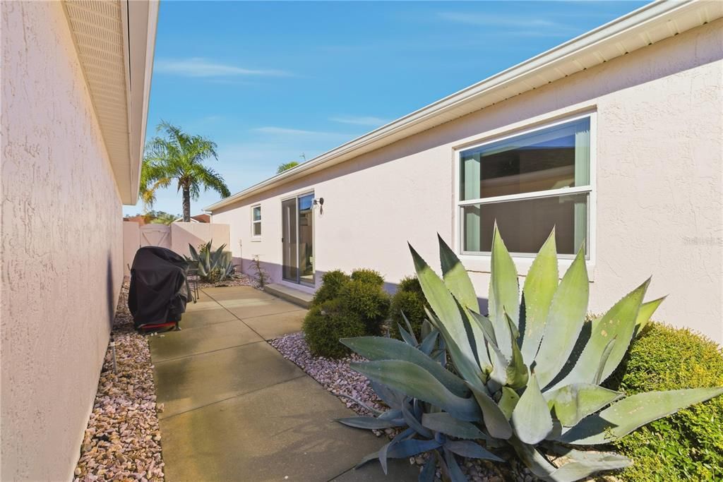 En Venta: $359,000 (2 camas, 2 baños, 1094 Pies cuadrados)