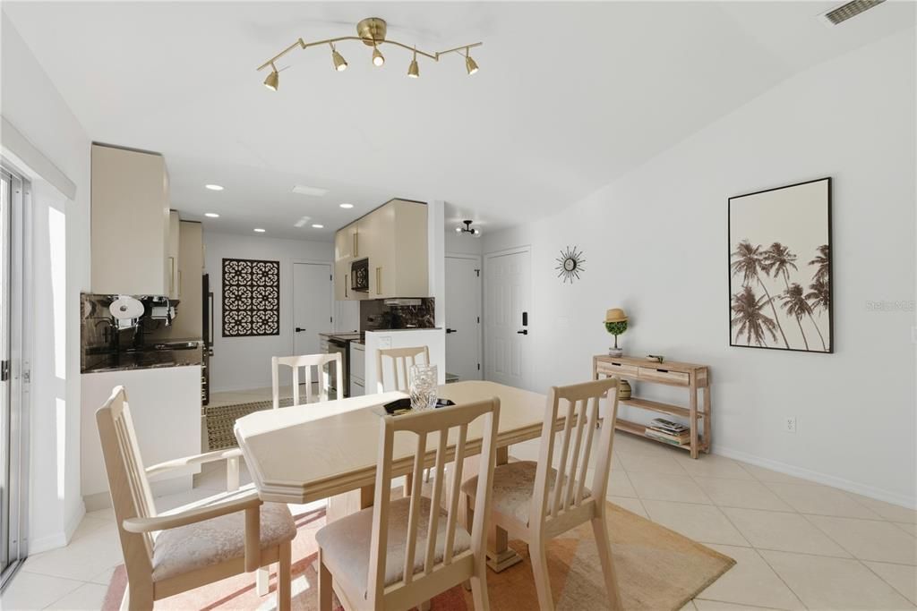 En Venta: $359,000 (2 camas, 2 baños, 1094 Pies cuadrados)