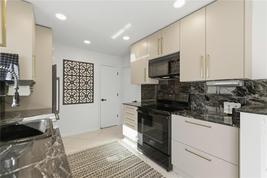 En Venta: $359,000 (2 camas, 2 baños, 1094 Pies cuadrados)