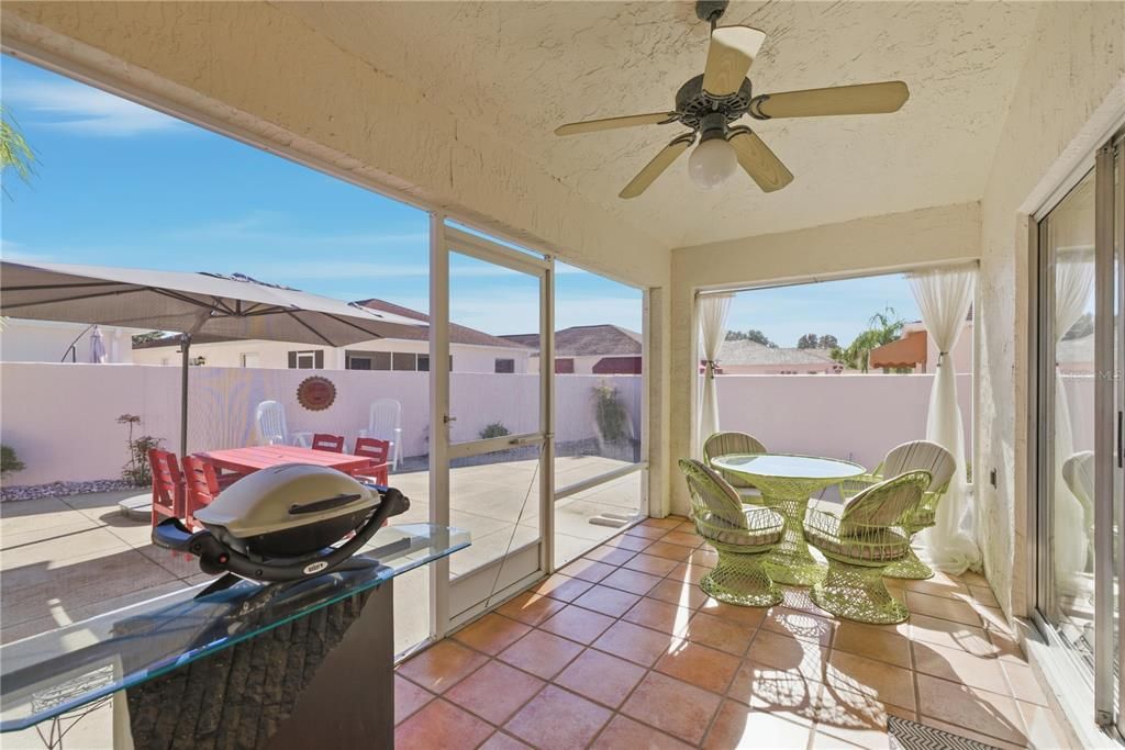 En Venta: $359,000 (2 camas, 2 baños, 1094 Pies cuadrados)