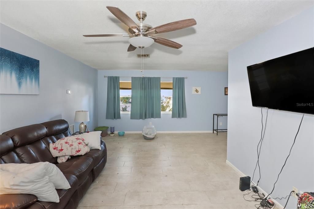 Active With Contract: $420,000 (3 beds, 2 baths, 1696 Square Feet)