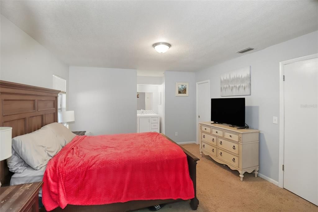 Active With Contract: $420,000 (3 beds, 2 baths, 1696 Square Feet)