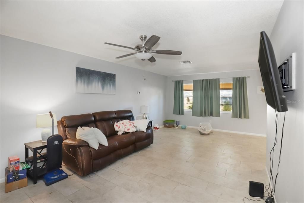 Active With Contract: $420,000 (3 beds, 2 baths, 1696 Square Feet)