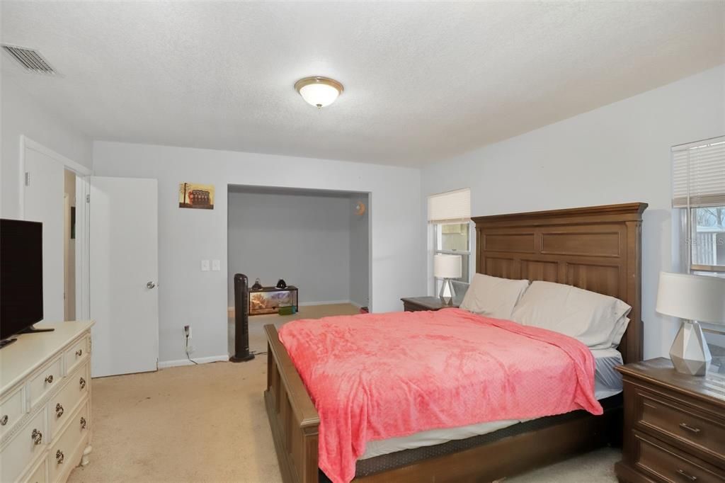 Active With Contract: $420,000 (3 beds, 2 baths, 1696 Square Feet)