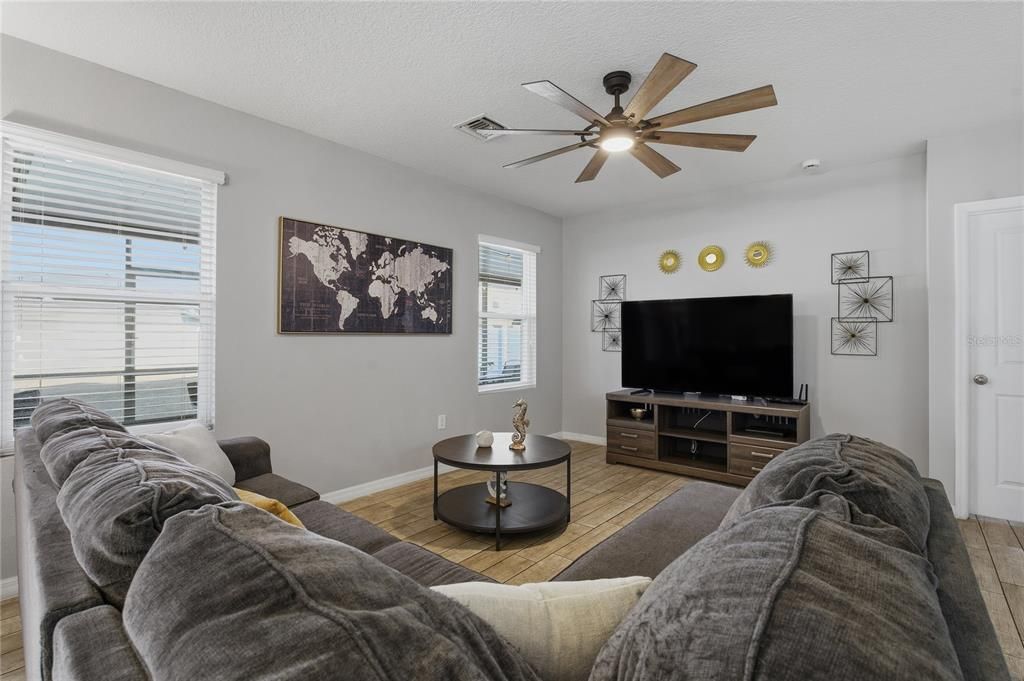 Active With Contract: $435,000 (4 beds, 2 baths, 1767 Square Feet)