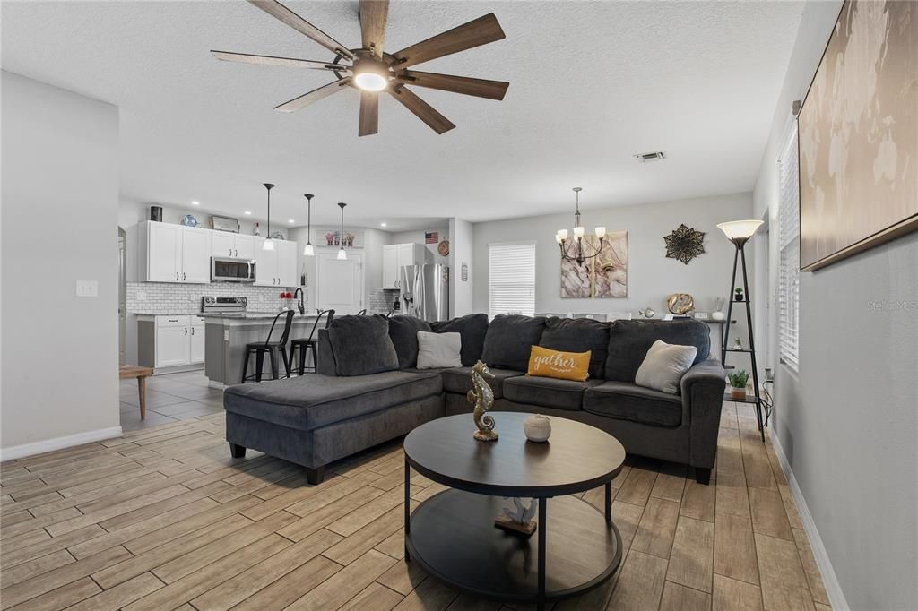 Active With Contract: $435,000 (4 beds, 2 baths, 1767 Square Feet)