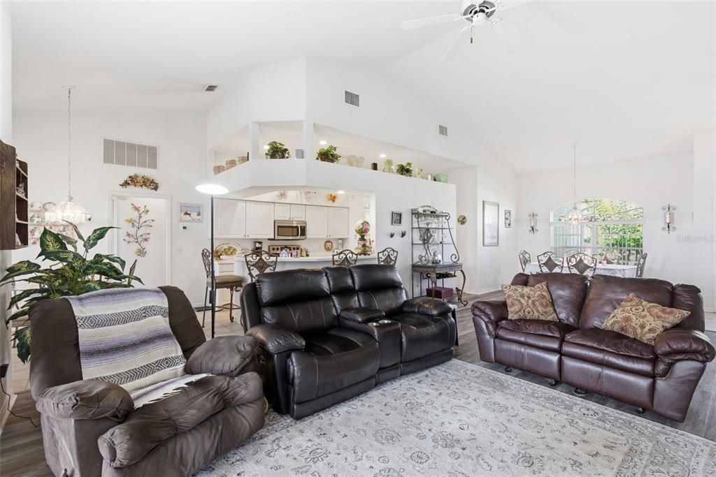 待售: $359,900 (3 贝兹, 2 浴室, 1716 平方英尺)