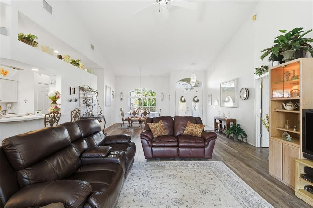 待售: $359,900 (3 贝兹, 2 浴室, 1716 平方英尺)