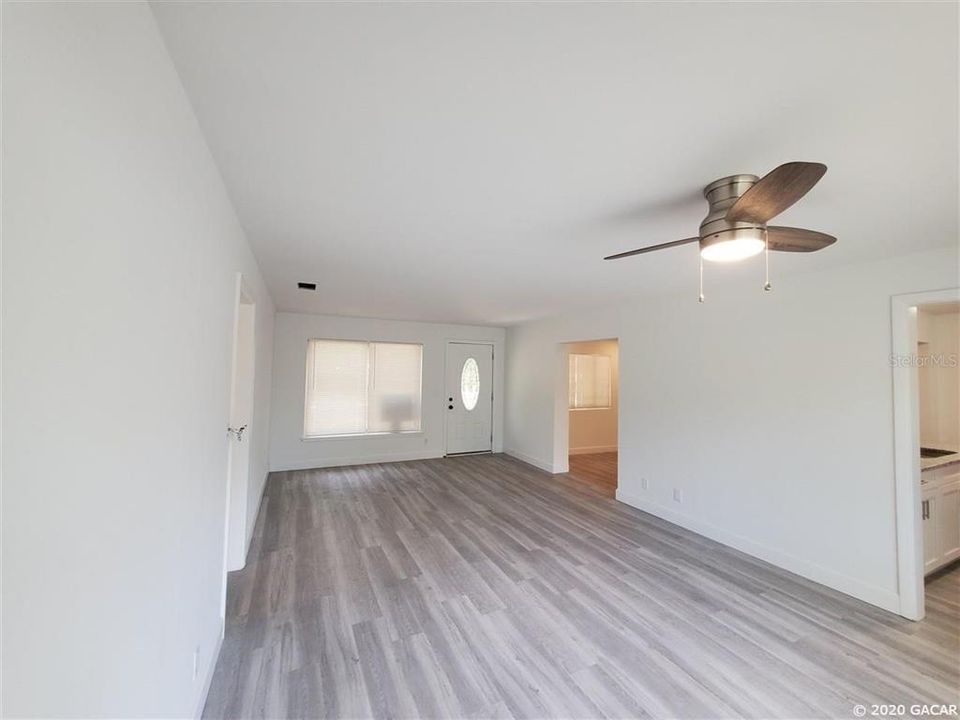 For Sale: $320,000 (3 beds, 2 baths, 1176 Square Feet)