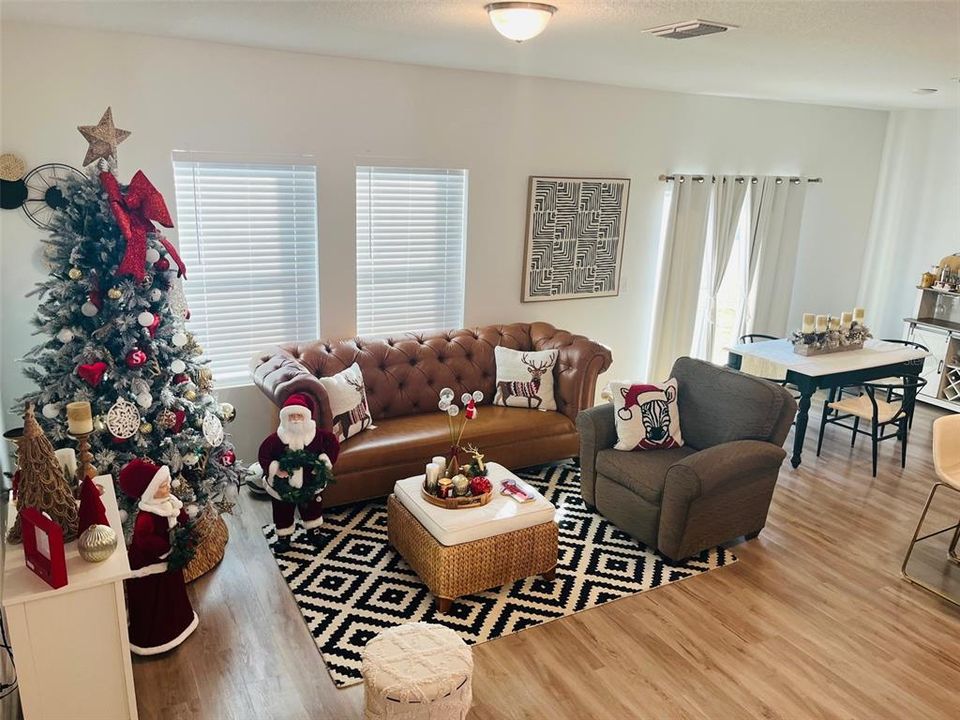 En Renta: $2,900 (3 camas, 2 baños, 2005 Pies cuadrados)