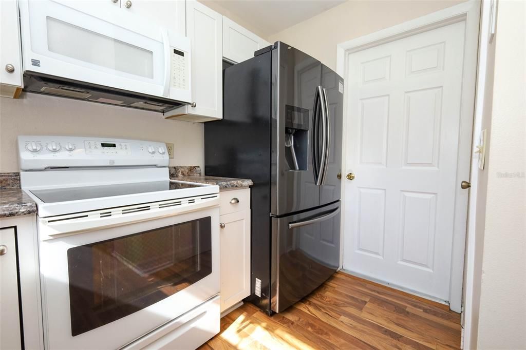 Под контрактом: $250,000 (3 спален, 1 ванн, 1040 Квадратных фут)