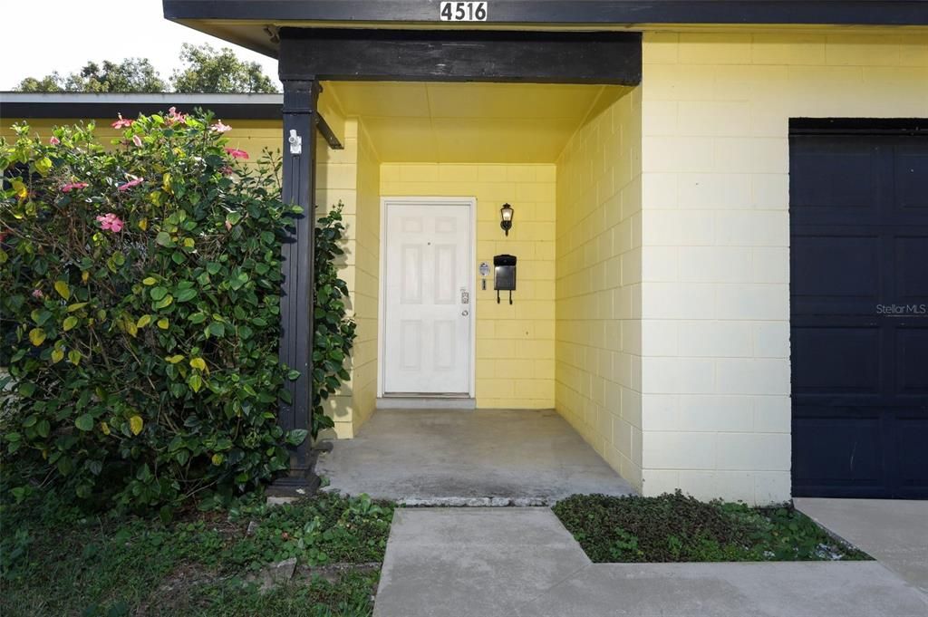 Под контрактом: $250,000 (3 спален, 1 ванн, 1040 Квадратных фут)