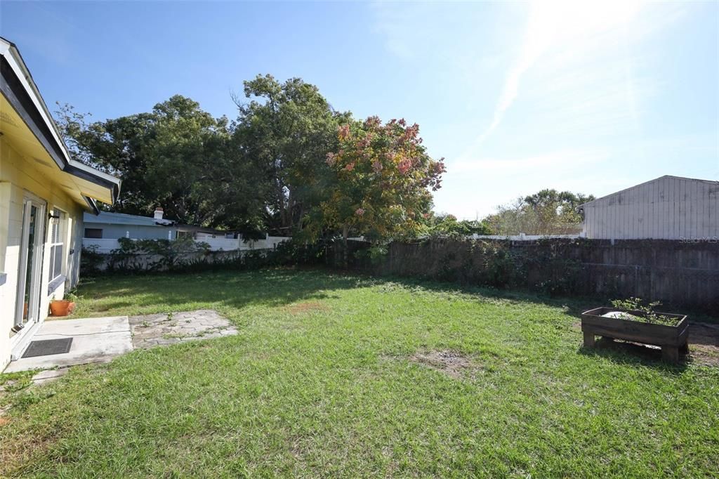 Под контрактом: $250,000 (3 спален, 1 ванн, 1040 Квадратных фут)