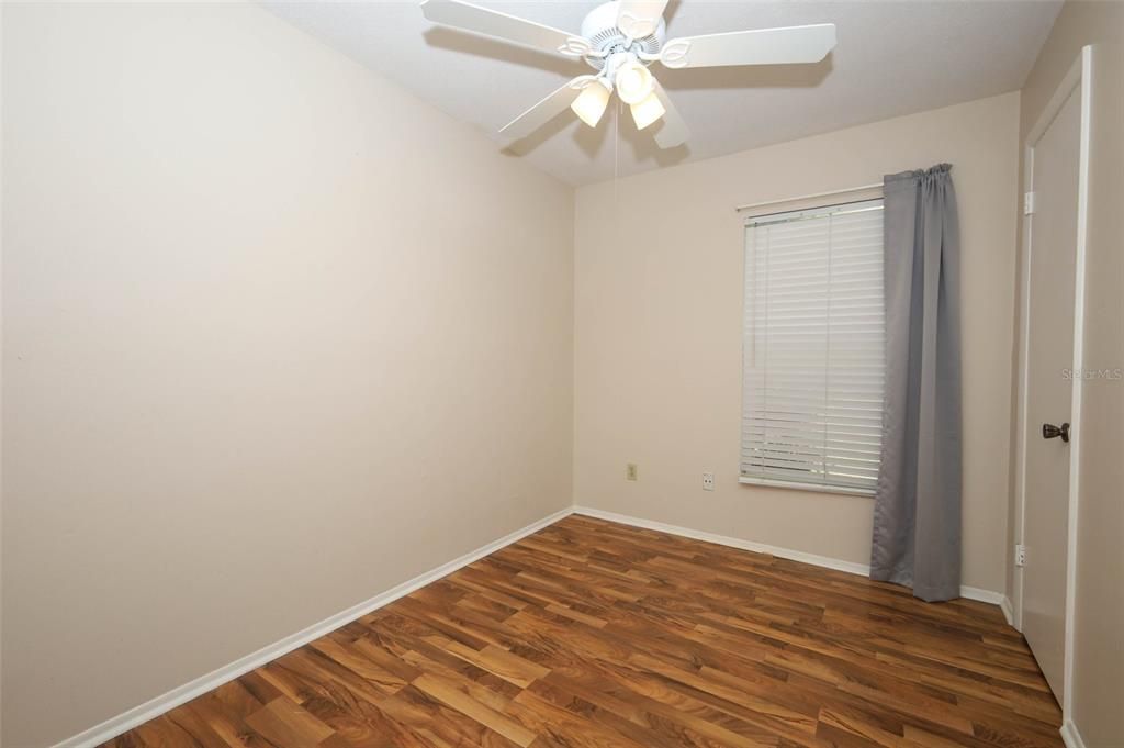 Под контрактом: $250,000 (3 спален, 1 ванн, 1040 Квадратных фут)