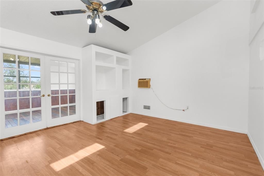 For Sale: $175,000 (3 beds, 2 baths, 1949 Square Feet)