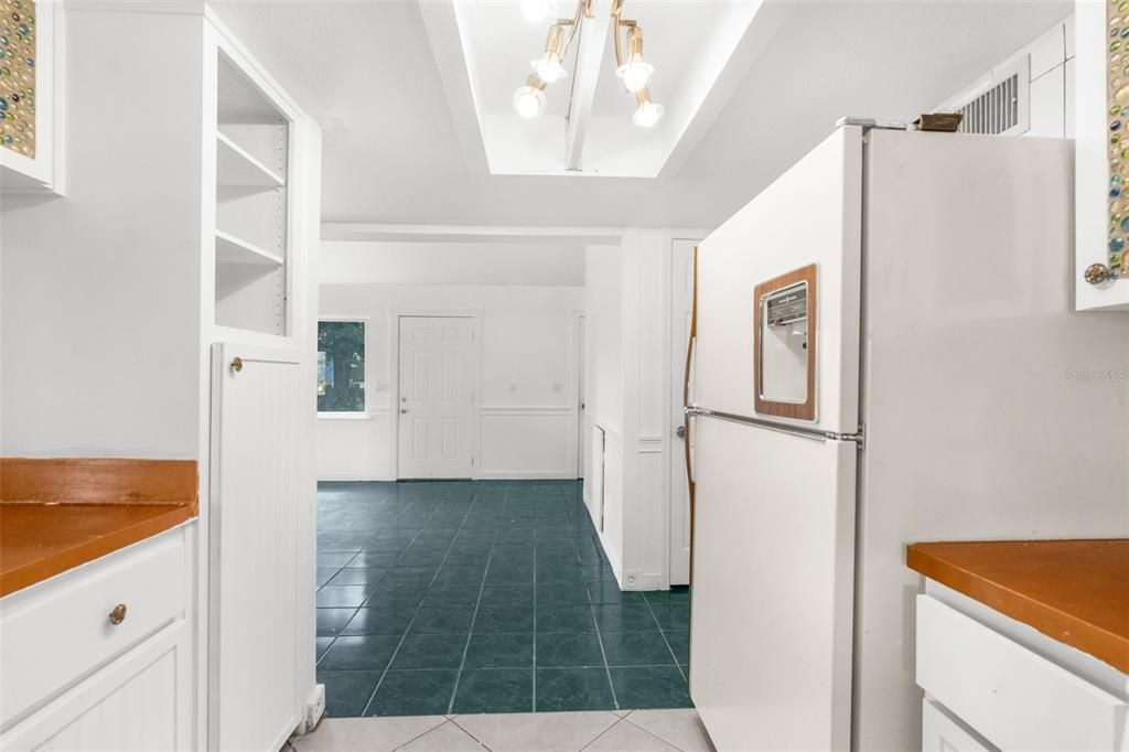 For Sale: $175,000 (3 beds, 2 baths, 1949 Square Feet)