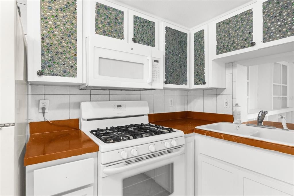 For Sale: $175,000 (3 beds, 2 baths, 1949 Square Feet)