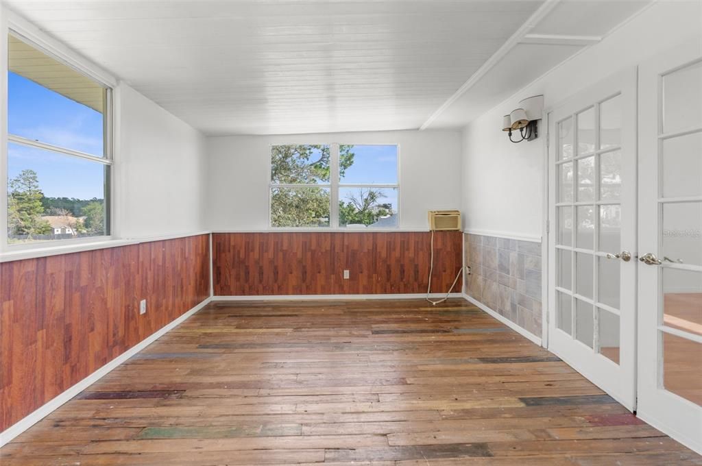 For Sale: $175,000 (3 beds, 2 baths, 1949 Square Feet)