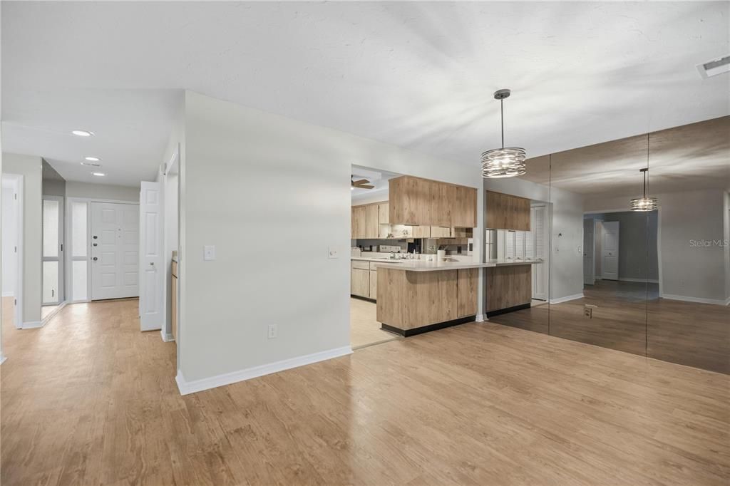 待售: $224,500 (2 贝兹, 2 浴室, 1545 平方英尺)