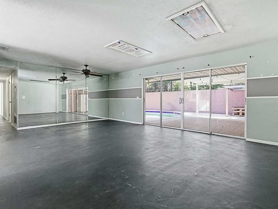 待售: $379,900 (4 贝兹, 2 浴室, 1680 平方英尺)